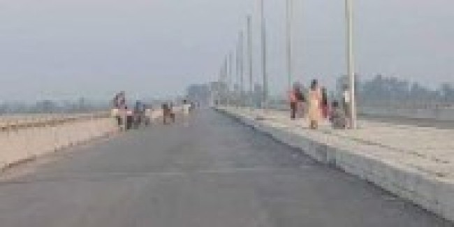 पर्यटकको रोजाइमा महाकाली पुल